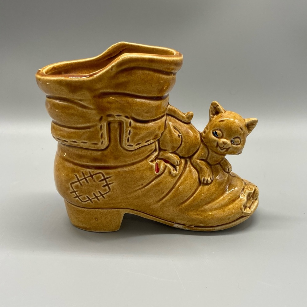 Brinn's Japan Ceramic Raggedy Old Boot Shoe With Cat Kitten Planter Vase EVC